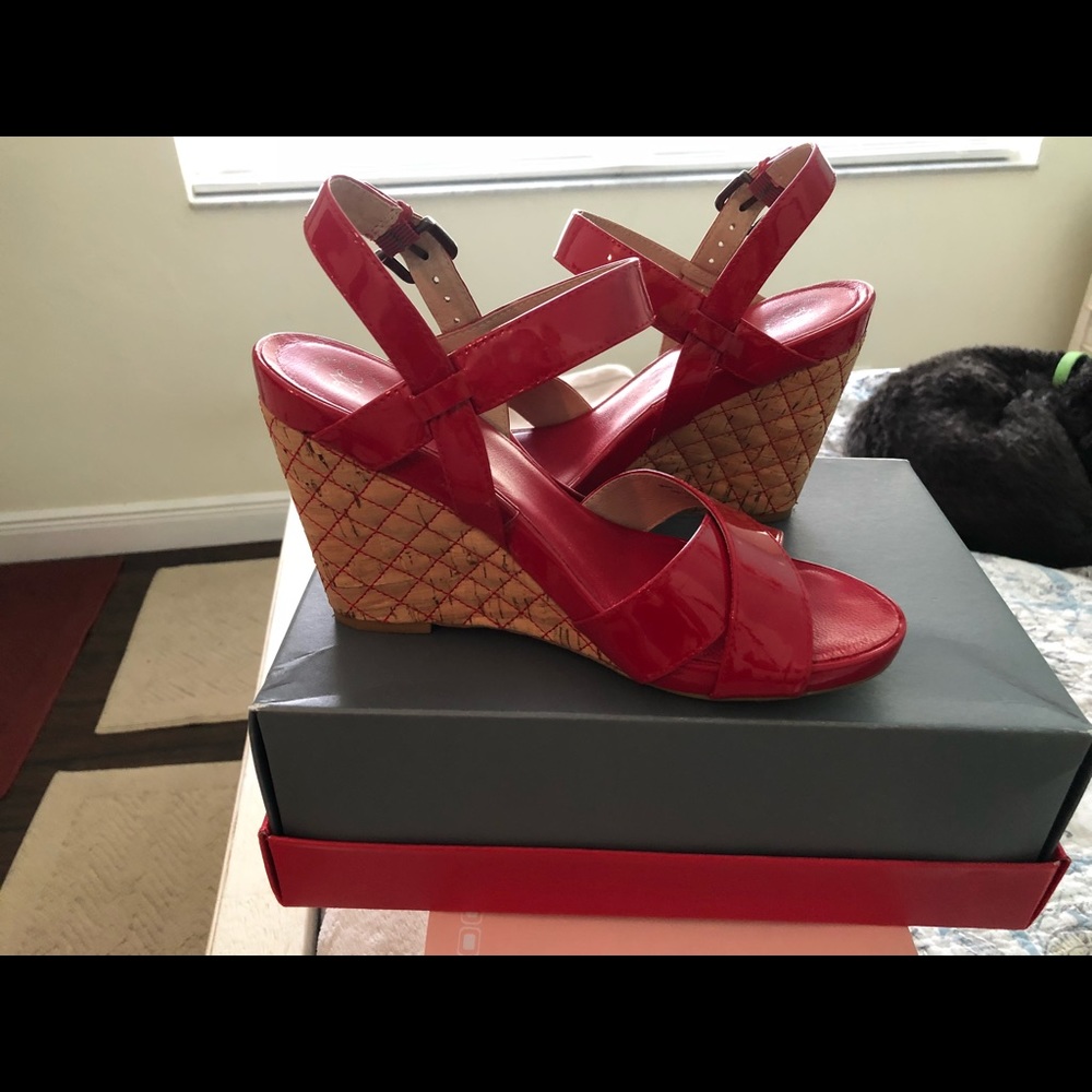Red patent leather wedges